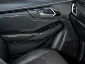 Isuzu D-Max 3.0TD double cab V-Cross - Image 16