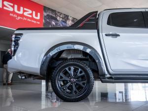 Isuzu D-Max 3.0TD double cab V-Cross - Image 8