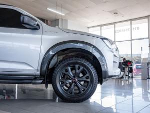 Isuzu D-Max 3.0TD double cab V-Cross - Image 9