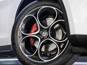 Alfa Romeo Stelvio 2.0T Super Q4 - Image 5