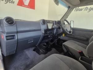 Toyota Land Cruiser 79 4.5D-4D LX V8 single cab - Image 7