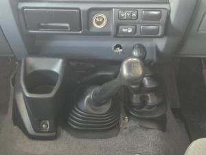 Toyota Land Cruiser 79 4.5D-4D LX V8 single cab - Image 9