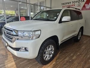 Toyota Land Cruiser 200 4.5D-4D V8 VX-R - Image 15
