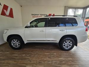 Toyota Land Cruiser 200 4.5D-4D V8 VX-R - Image 17
