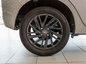 Toyota Vitz 1.0 XR manual - Image 12