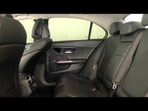 Mercedes-Benz C-Class C200 Avantgarde - Image 11