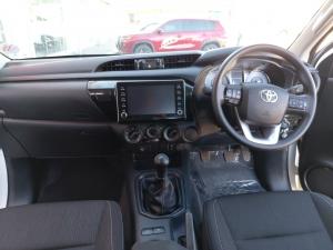 Toyota Hilux 2.4GD-6 double cab Raider manual - Image 6