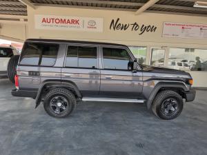 Toyota Land Cruiser 76 2.8GD-6 station wagon LX auto - Image 3