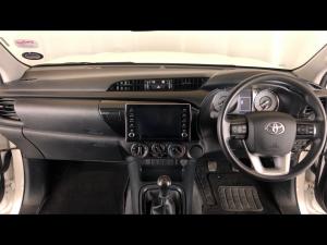 Toyota Hilux 2.4GD-6 double cab Raider manual - Image 6