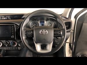 Toyota Hilux 2.4GD-6 double cab Raider manual - Image 8
