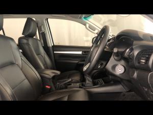 Toyota Hilux 2.4GD-6 double cab Raider manual - Image 10