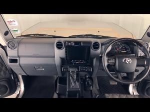 Toyota Land Cruiser 79 2.8GD-6 double cab auto - Image 6