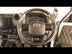 Toyota Land Cruiser 79 2.8GD-6 double cab auto - Image 8