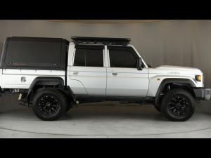 Toyota Land Cruiser 79 2.8GD-6 double cab auto - Image 3