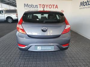 Hyundai Accent hatch 1.6 Fluid auto - Image 5