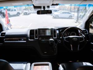 Toyota Quantum 2.8 LWB bus 6-seater VX Premium - Image 6