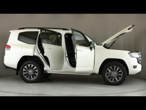 Toyota Land Cruiser 300 3.3D GX-R - Image 30