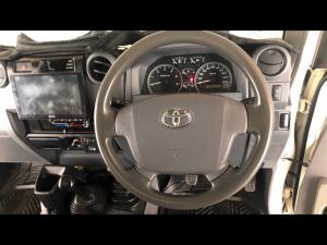 Toyota Land Cruiser 79 4.5D-4D LX V8 single cab - Image 8