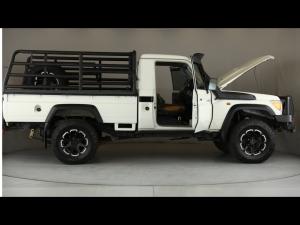 Toyota Land Cruiser 79 4.5D-4D LX V8 single cab - Image 31