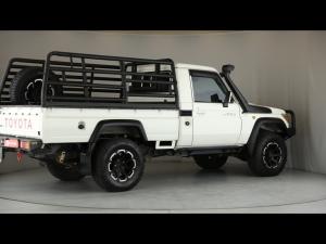 Toyota Land Cruiser 79 4.5D-4D LX V8 single cab - Image 2