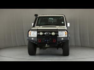 Toyota Land Cruiser 79 4.5D-4D LX V8 single cab - Image 4