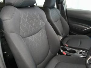 Toyota Corolla Cross 1.8 Xi - Image 15