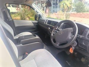 Toyota Hiace 2.5D-4D bus 14-seater GL - Image 7