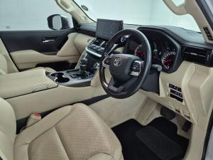 Toyota Land Cruiser 300 3.5T ZX - Image 10