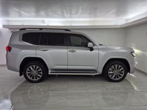 Toyota Land Cruiser 300 3.5T ZX - Image 15