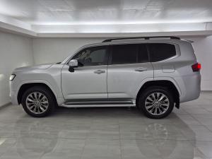 Toyota Land Cruiser 300 3.5T ZX - Image 9