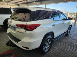 Toyota Fortuner 2.4GD-6 manual - Image 2