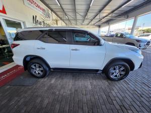 Toyota Fortuner 2.4GD-6 manual - Image 3