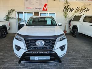 Toyota Fortuner 2.4GD-6 manual - Image 4