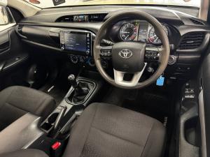 Toyota Hilux 2.4GD-6 single cab 4x4 Raider manual - Image 6