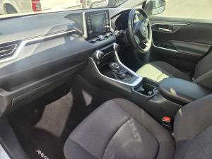 Toyota RAV4 2.0 GX auto - Image 7