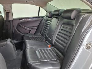 Volkswagen Jetta 2.0TDI Highline auto - Image 10