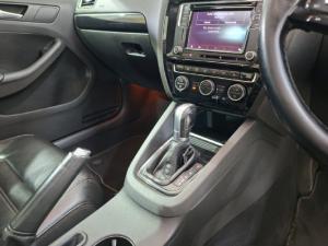 Volkswagen Jetta 2.0TDI Highline auto - Image 11