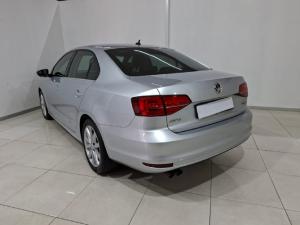 Volkswagen Jetta 2.0TDI Highline auto - Image 2
