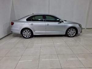 Volkswagen Jetta 2.0TDI Highline auto - Image 3