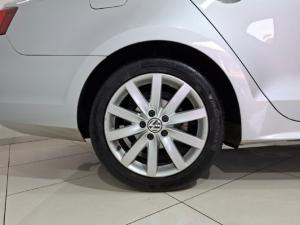 Volkswagen Jetta 2.0TDI Highline auto - Image 6