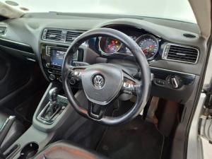 Volkswagen Jetta 2.0TDI Highline auto - Image 9