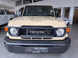 Toyota Land Cruiser 79 2.8GD-6 double cab manual - Image 2