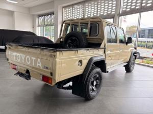 Toyota Land Cruiser 79 2.8GD-6 double cab manual - Image 3