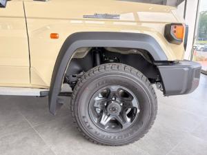 Toyota Land Cruiser 79 2.8GD-6 double cab manual - Image 6