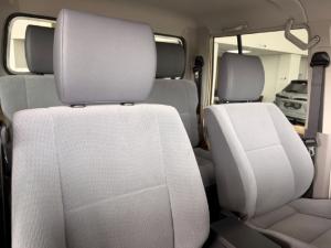 Toyota Land Cruiser 79 2.8GD-6 double cab manual - Image 7