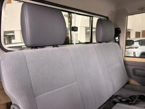 Toyota Land Cruiser 79 2.8GD-6 double cab manual - Image 8
