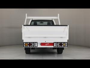 Toyota Hilux 2.0 chassis cab - Image 5