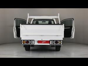 Toyota Hilux 2.0 chassis cab - Image 24