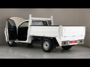 Toyota Hilux 2.0 chassis cab - Image 25