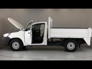 Toyota Hilux 2.0 chassis cab - Image 26